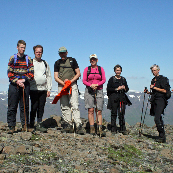 Komið upp á Litlahnjúk (781 m).