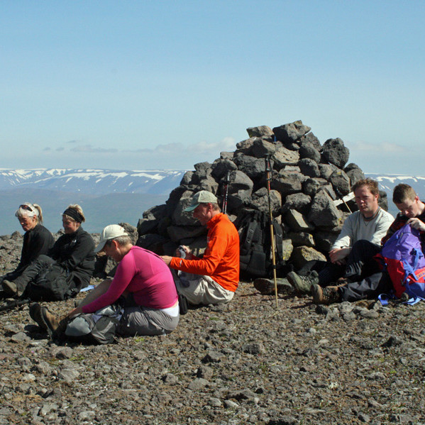 Hádegishvíld á Stórahnjúk (912 m).