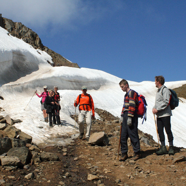 Á leið niður vegarsneiðing sunnan í Mannshrygg.