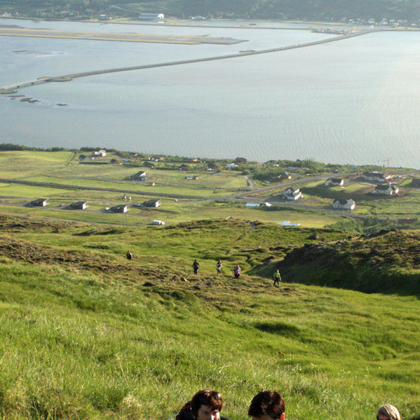Á leið upp Vaðlaheiði: horft til suðvesturs yfir Leiruveg.