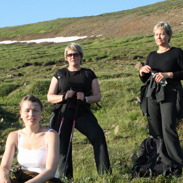 Smá hvíld í kvöldsólinni vestan í Vaðlaheiði.