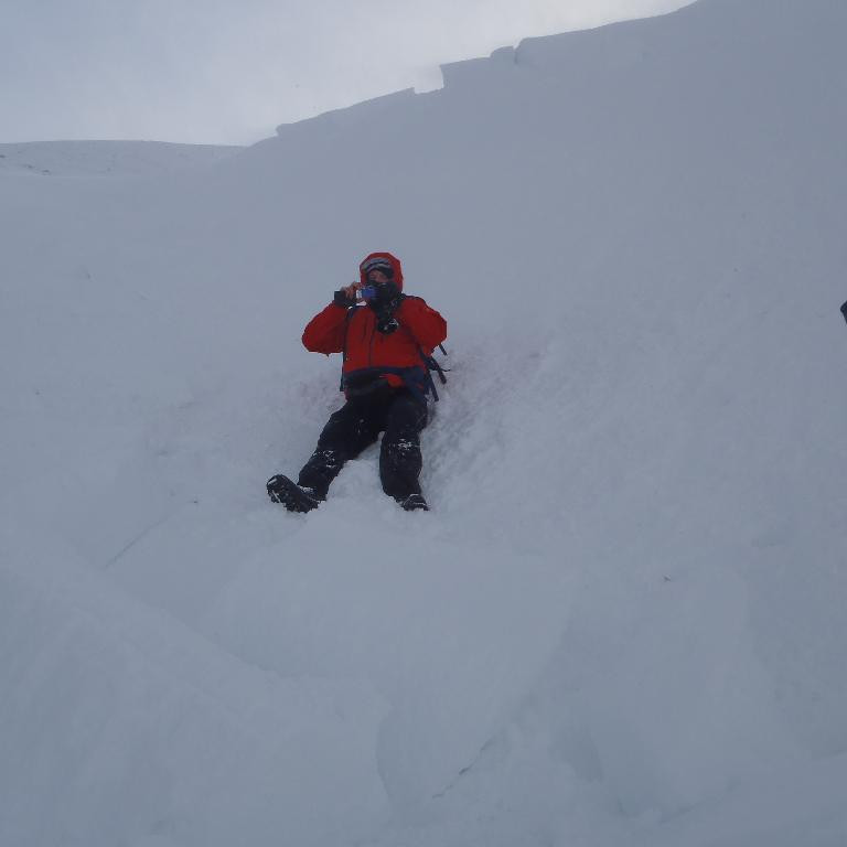 Sér í hengjuna hliti hennar fell á okkur en engin hætta skapaðist.