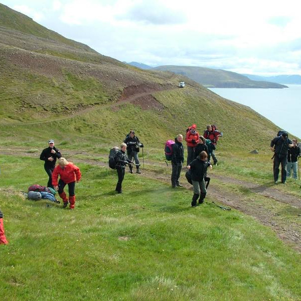 Rútan farin, gangan hefst.