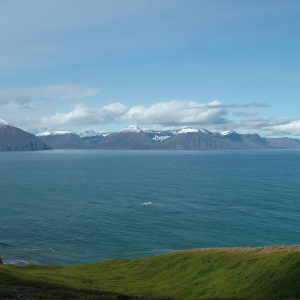 Ólafsfjarðarfjöll (Frá vinstri: Ólafsfjarðarmúli, Ólafsfjörður, Kleifar, Ytriárdalur, Arnfinnsfjall, Fossdalur, Hvanndalabjarg, Hvanndalir, Héðinsfjörður, Hestfjall og Siglunes.