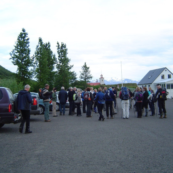 Kirkjuna að Laufási ber í Vindheimajökul og Strýtu