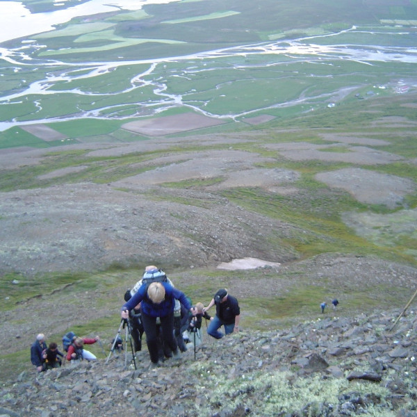 Eyjar Fnjóskár. Þar er æðarvarp í sumum eyjum, aðrar eru grösugar en raka þarf þær hvert vor vegna flóða í Fnjóska og framburðar.