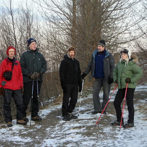 Komið upp á bílveg hjá Húsabrekku sem einu sinni var.