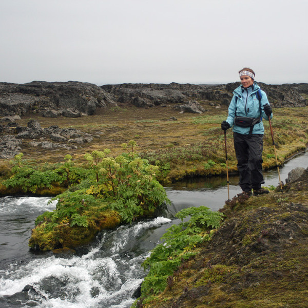 Þorbjörg Jónsd. við fallega flúð í kvísl Svartár sunnan Vaðöldu, rétt norðvestan Jökulsár á Fjöllum.
