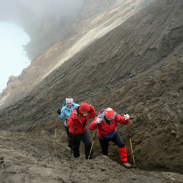 Brölt upp lækjarskorning úr Víti í Öskju.