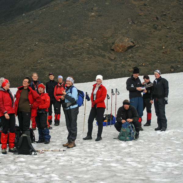 Áning milli hrauns og hlíða norðvestan Öskjuops á leið að Jónsskarði.
