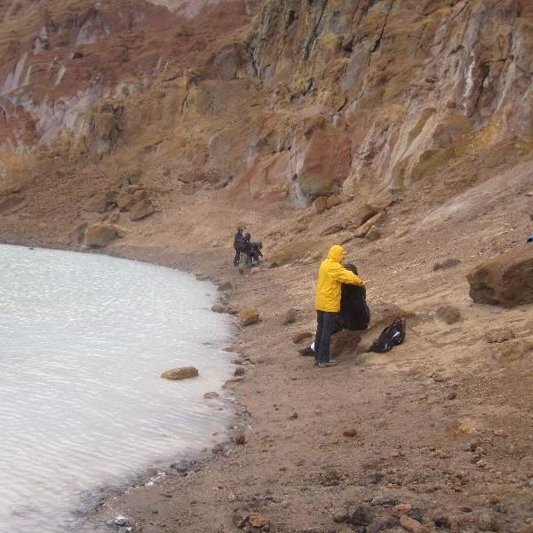 Allir fengu sér sundsprett í Víti.