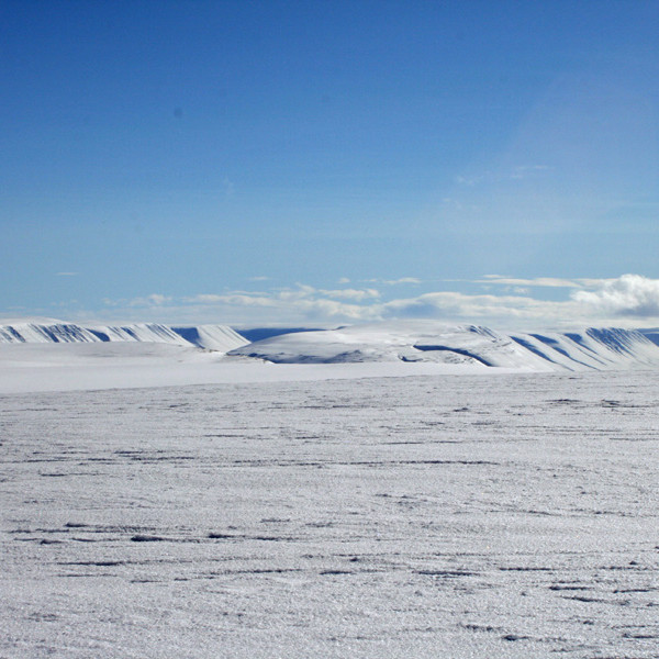 Á Háafelli: Horft S til Kambfells (t.v.) og Bleiksmýrardals (t.h.)