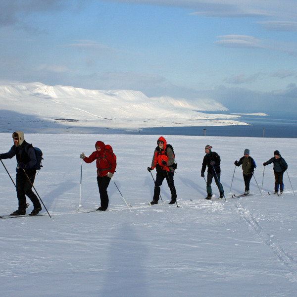 Á leið suður Vaðlaheiði. T.h. sér út Eyjafjörð.