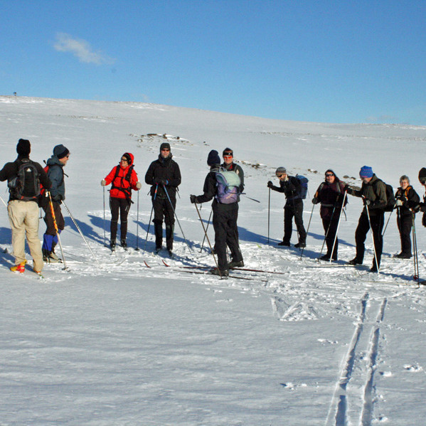 Búist til brottferðar frá malarnámu á Fljótsheiði.