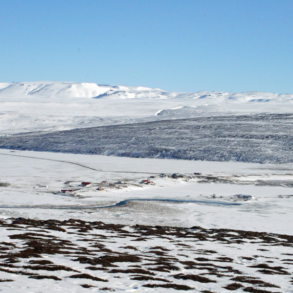 Horft af Hólkotsöxl norðaustur yfir Fagranesbæina til Lambafjalla.