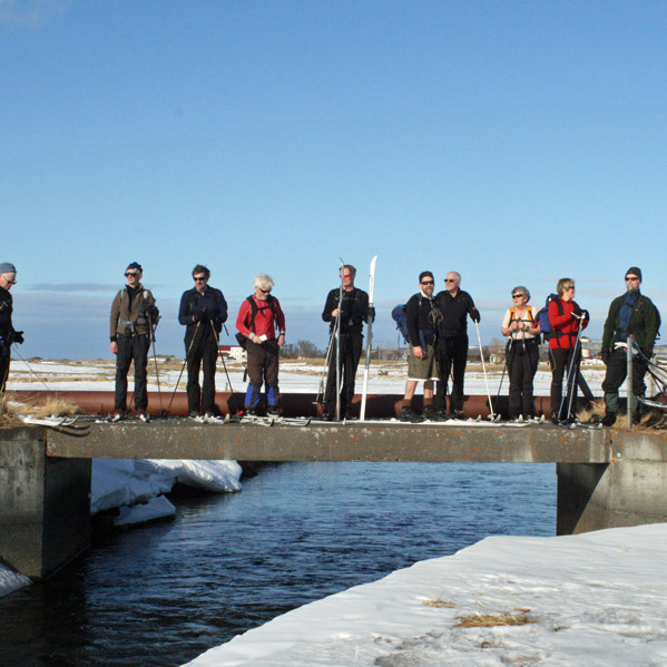 Við brúna yfir Hafralæk vestan Hafralækjarskóla.