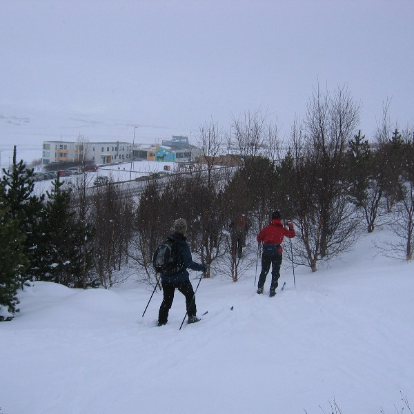 Áfangastaðurinn framundan. Og síðan var slappað af í heitum potti. Við vorum fimmtán í þessari ferð þar sem einn hafði skráð sig um kl 6:30 á föstudegi. Ég hvet fólk til að skrá sig á netinu tímanlega svo  hægt sé að láta vita ef ferðinni er breytt. Góð ferð á enda þar sem allir stóðu sig og nutu ferðarinnar.