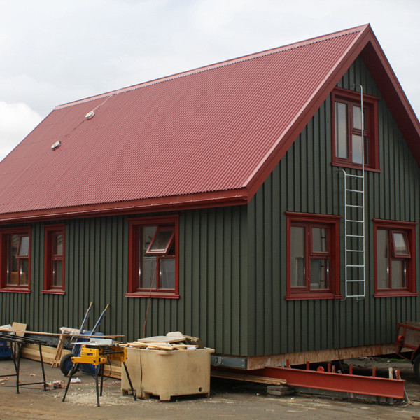 Þórunnarbúð nær fullfrágengin að kvöldi 13.07.10.