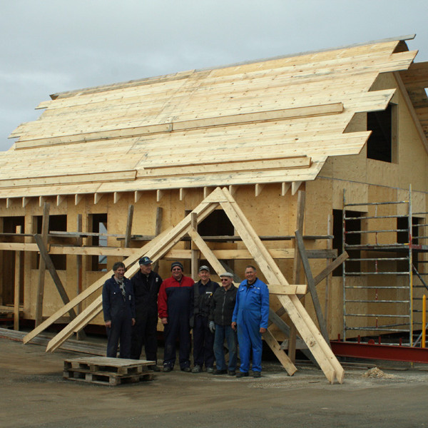 Verkalok þ. 25.04.09: Búið að klæða ofan á sperrurnar.