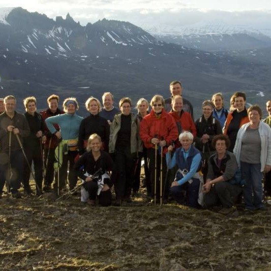Hópurinn í 770m á leiðinni niður með gilinu,
 að norðanverðu.