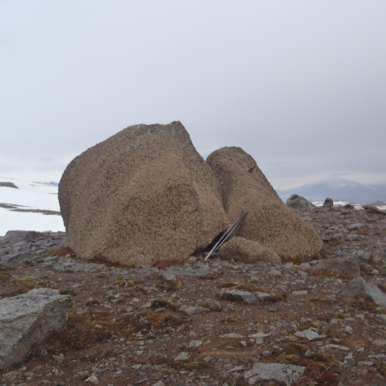 Þessir stóru steinar urðu á leið Frímanns.