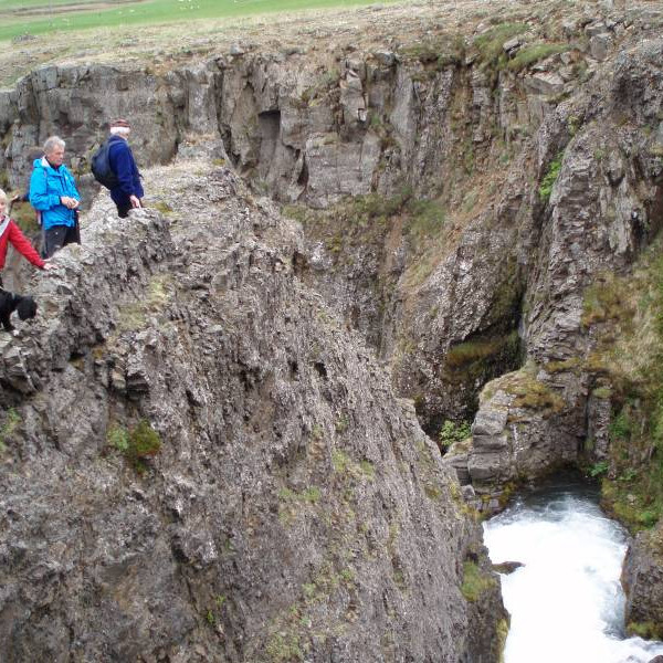 Hér fellur Baulufallsfoss fram af.