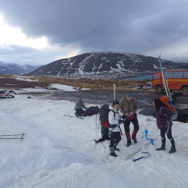 Lagt var að stað frá bílastæði Kaldbaksferða. Grenivík í baksýn
