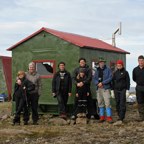 Við Lamba síðdegis þ. 20.06: 7 manna gönguhópur og Stefán Stefánsson (t.h.).