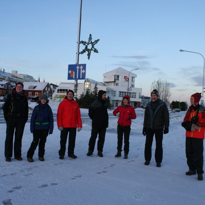 Hópmynd í upphafi göngu