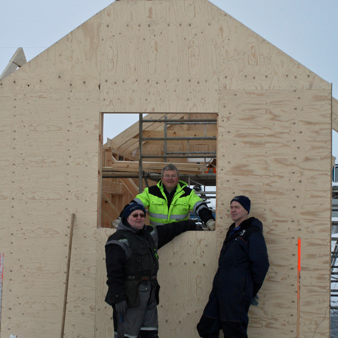 Stund milli stríða við gluggagátt meginskálans.
