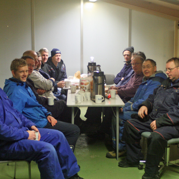 Öflugur hópur skálasmiða í morgunkaffi þ. 12. janúar.