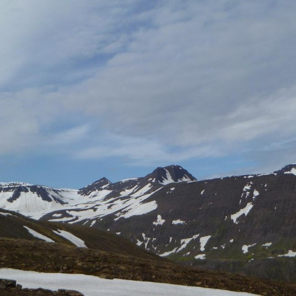 Grænuvallahnjúkur  Ámárhyrnur og Almenningshnakki.