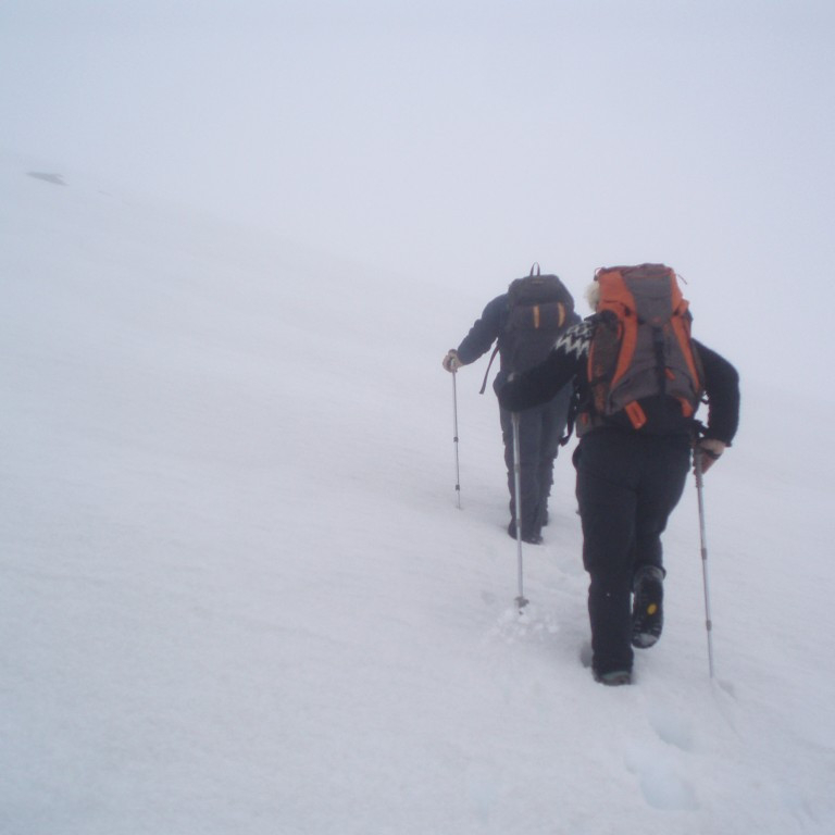 Allt hvítt. stuttu síðar snúið við vegna þoku.