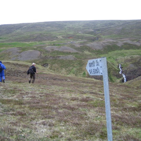 Vísað á gamla fjárbrú sem þarf að fara að laga.