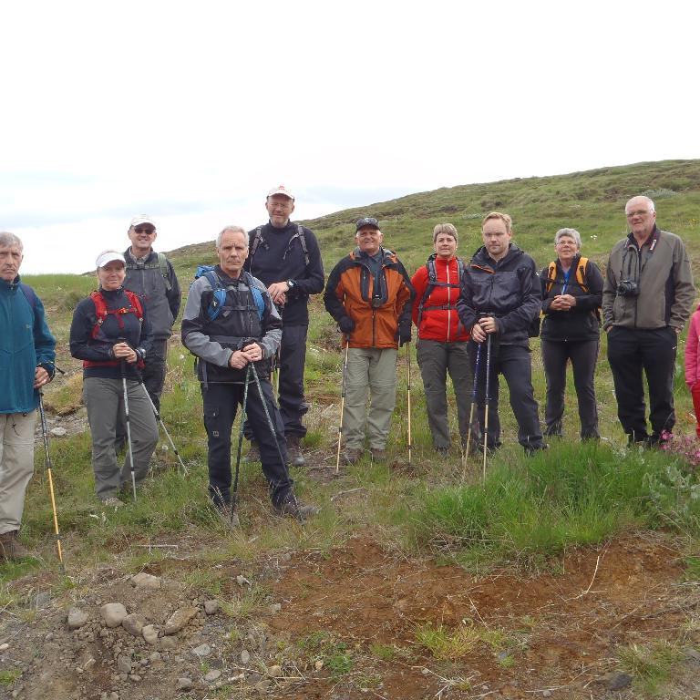 Við bílastæðið við Heimari Hlífá þar sem gangan á Súlur hefst eða á Lamba en nú var farið í hina áttina