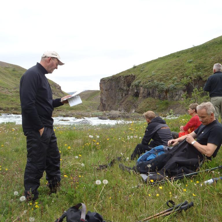 Ingimar fararstjóri að uppfræða okku um tilurð gljúfursins og fleira.