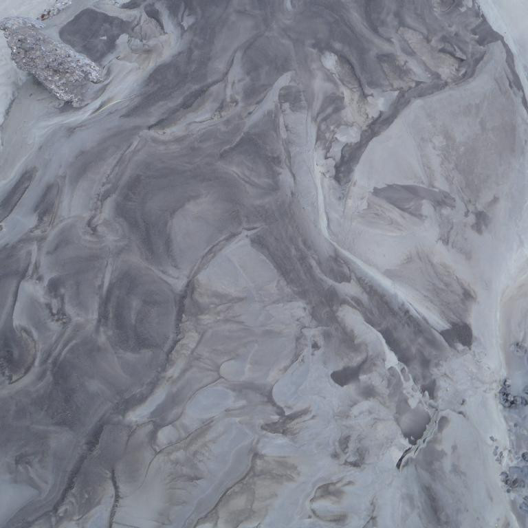 Þetta er ekki loftmynd. Við fætur okkar er oft listaverk í hinu smáa.