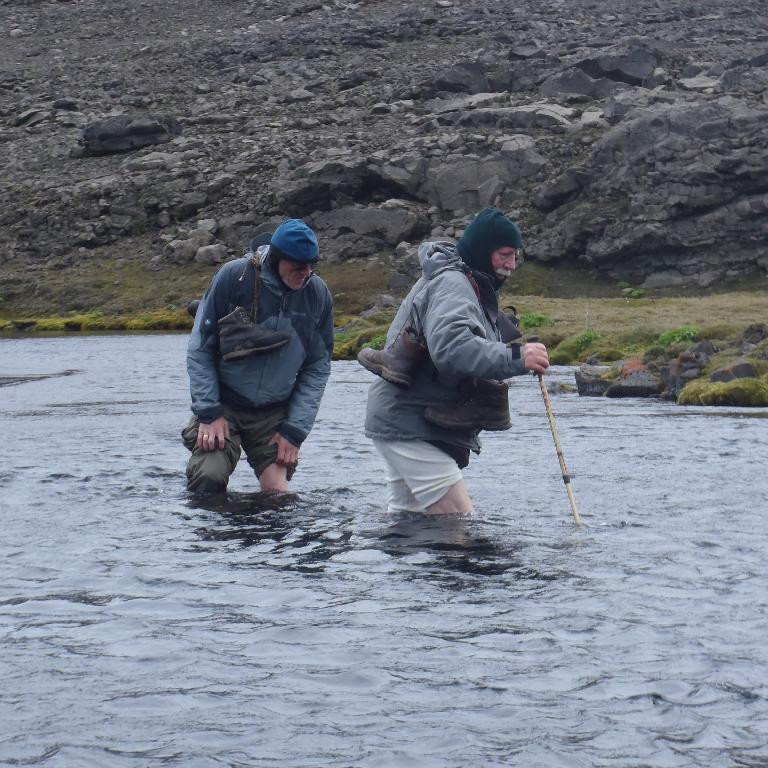 Vaðið yfir hluta Svartár.