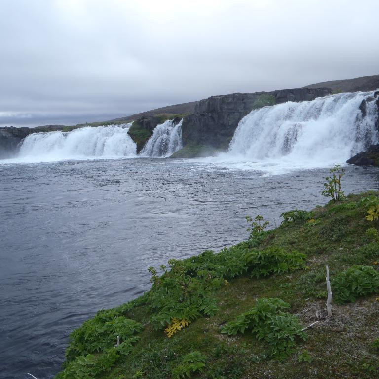 Glæsilegur  foss í Svartá