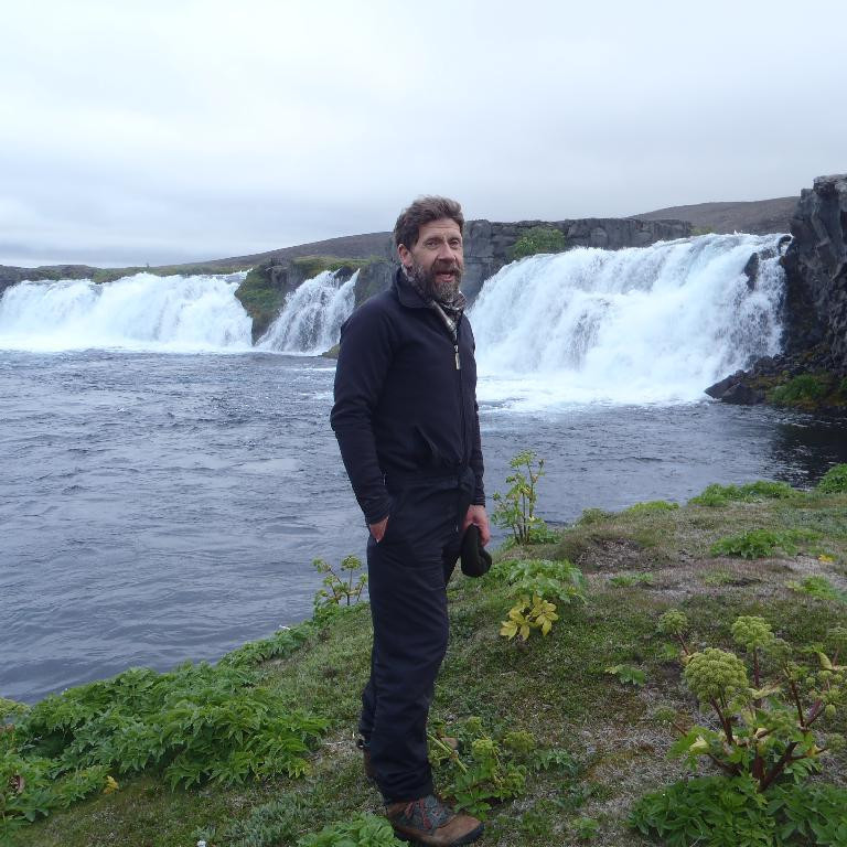 Frímann aðstoðarfararstjóri .