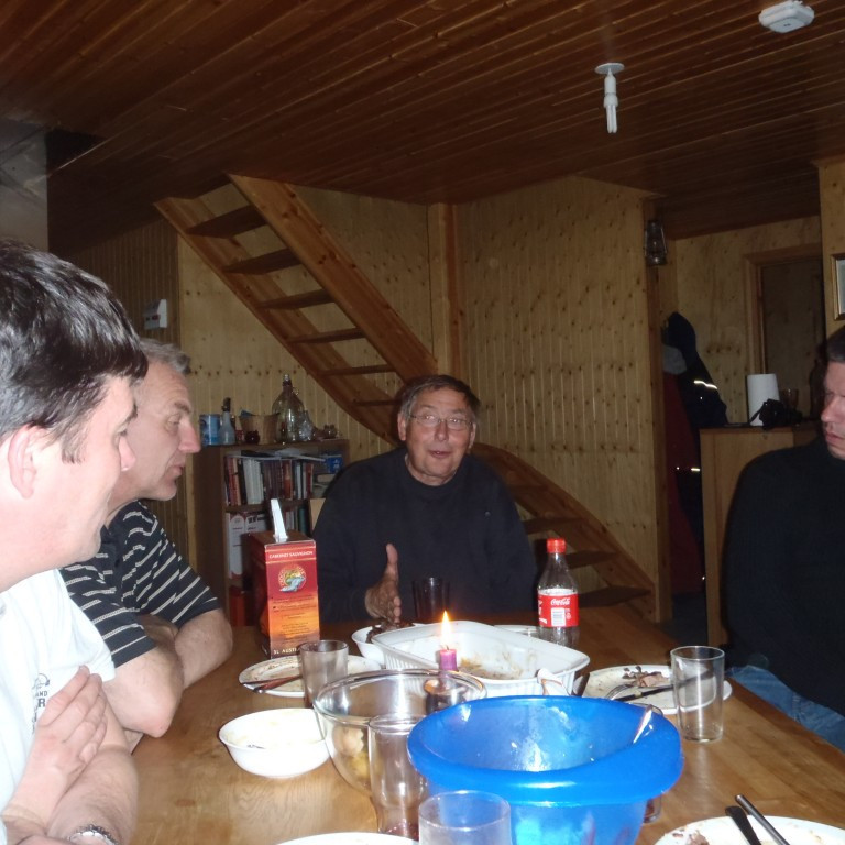 Hraustlega tekið til matar