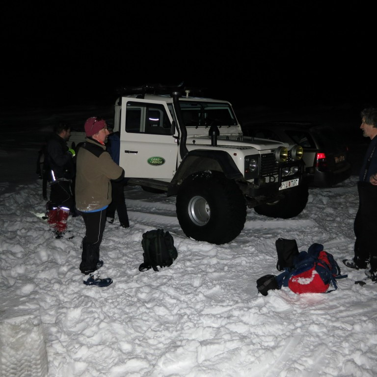 Komnir í bílana rét fyrir  myrkur kl 19:00