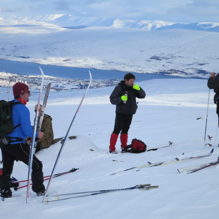 Smá drykkjarstopp Akureyri og Eyjafjörður í baksýn