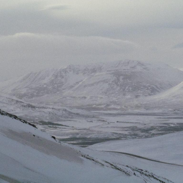 Stóradalsfjall í bakgrunni.