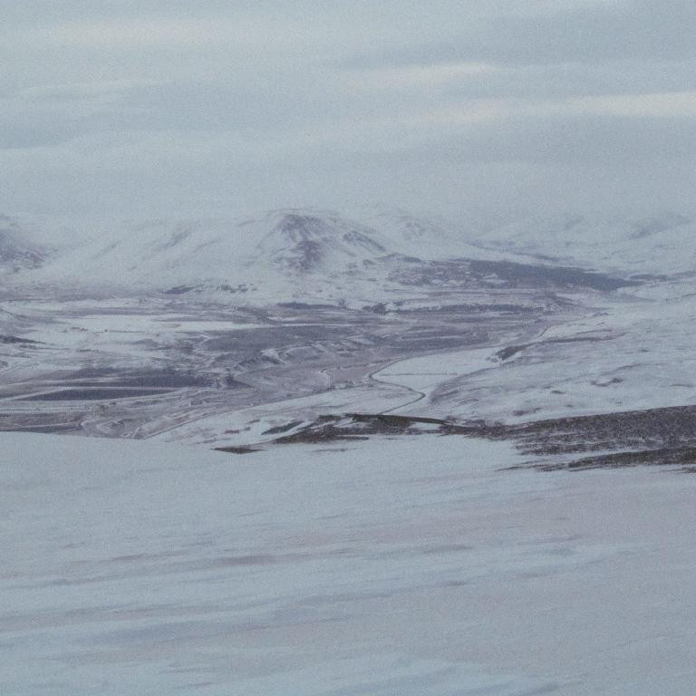Fnjóskadalur. Hálshnjúkur á miðri mynd.