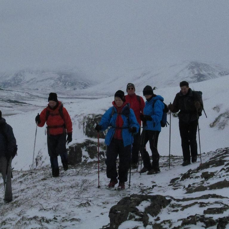 Erum að snúa frá gilinu.