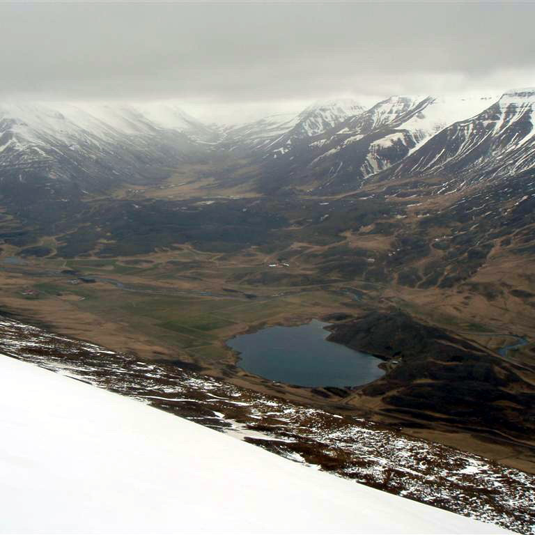 Horft yfir Hólavatn og til Villingadals