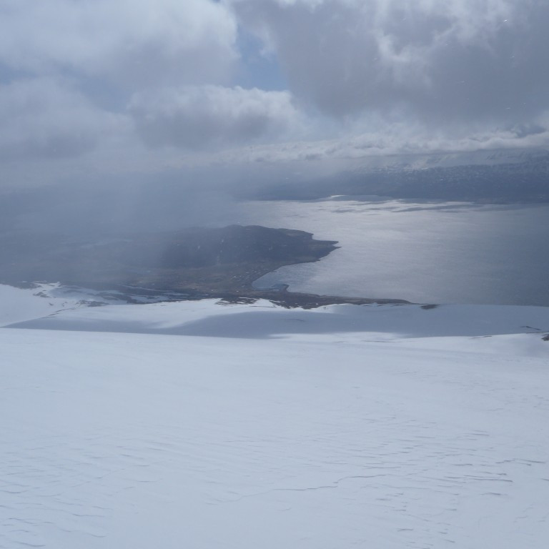 Séð inn Eyjafjörð í éljalofti