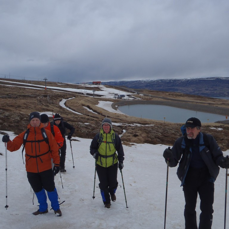 Ari Ingibjörg og Brynleifur. Skíðastaðir og vatnið sem notað er í snjóbyssurnar.