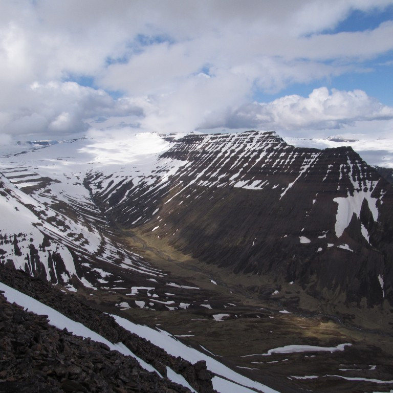 Vífilsfjall  Heljardalsheiði og Hnjótafjall.